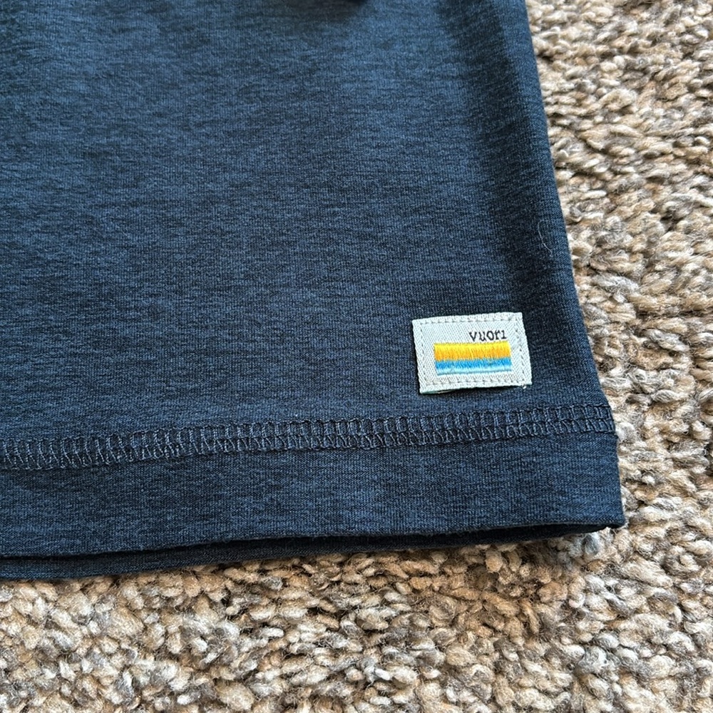 Vuori Long Sleeve Shirt size small - Picture 2 of 5